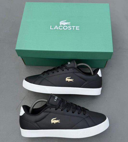 Lacoste Classic White – Élégance & Simplicité Premium