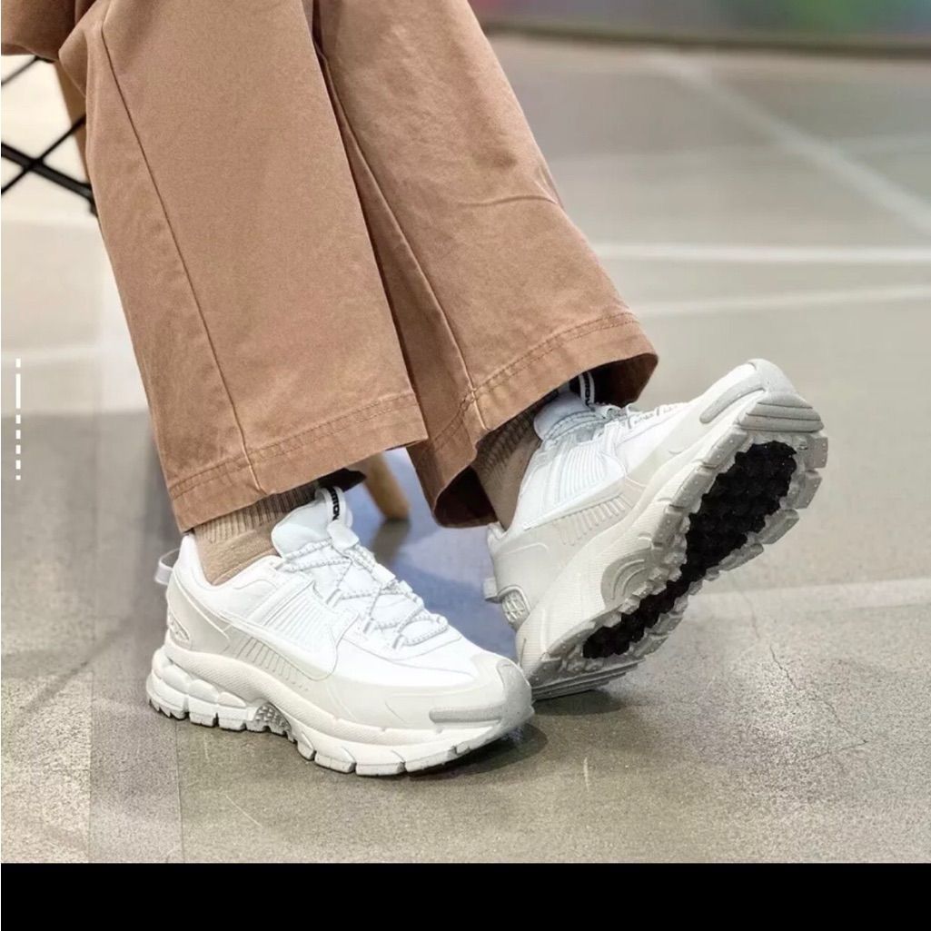 Nike Zoom Vomero 5 Roam – Sneakers Premium